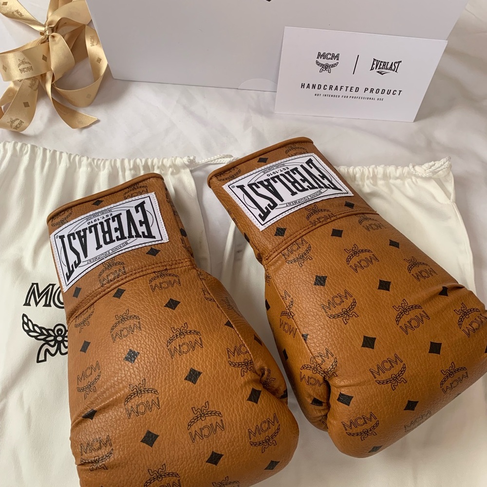 MCM Lace Visetos Coated Canvas Boxing Glov… - Picture 4 of 8